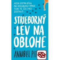 Strieborný lev na oblohe